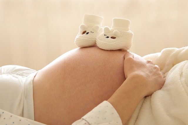 L’huile ozonée est de plus en plus populaire en cosmétique, notamment pour ses effets potentiels sur la peau et sa capacité à stimuler la régénération cellulaire. Utilisée notamment pour traiter les vergetures