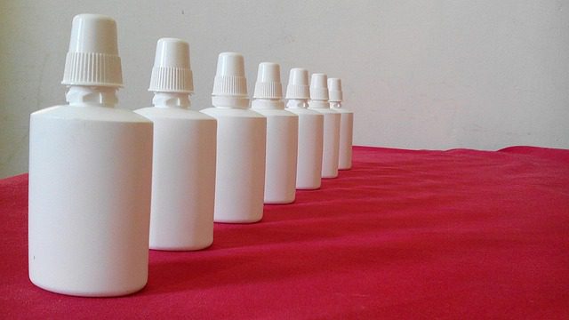 Crème ozonée et antiseptique classique pour comparer leurs usages et leurs limites.